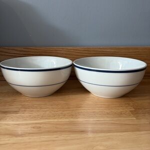 Maître d’ by Oneida white bowls with blue trim. Set of 2